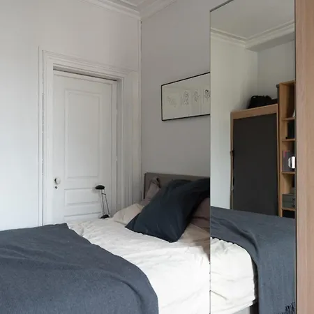 Cocoon With Balcony 아파트 파리
